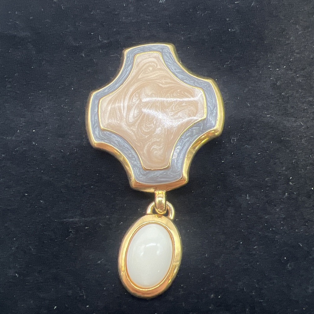 Trifari Brooch Enamel Paint Gray Beige‎ White Vtg